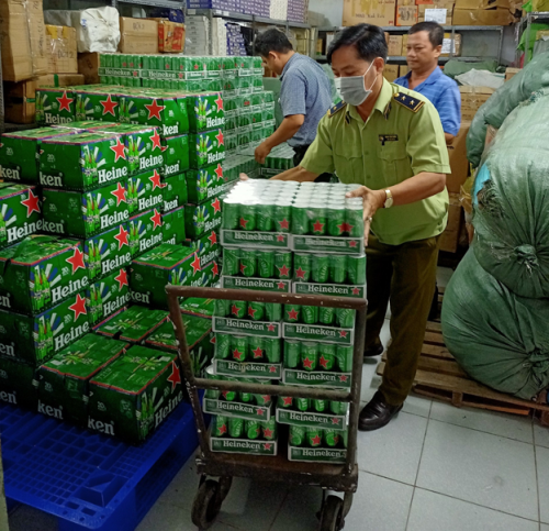 Tiêu huỷ 330 thùng bia Heineken nhập lậu không đủ tiêu chuẩn